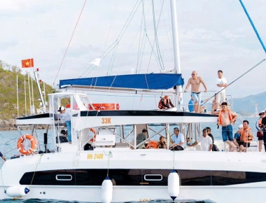 TRẢI NGHIỆM DU THUYỀN SANG TRỌNG TRÊN BIỂN PHÚ QUỐC